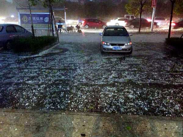 浙江台州遭遇特大冰雹-如大雪铺满地面3