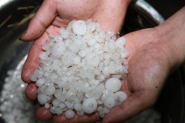 浙江台州遭遇特大冰雹-如大雪铺满地面5
