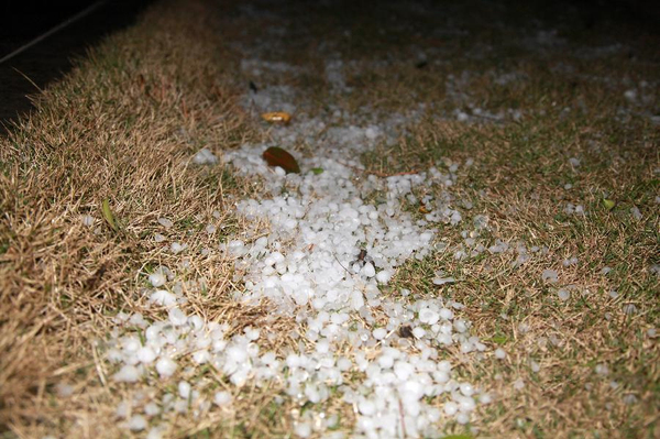 浙江台州遭遇特大冰雹-如大雪铺满地面4