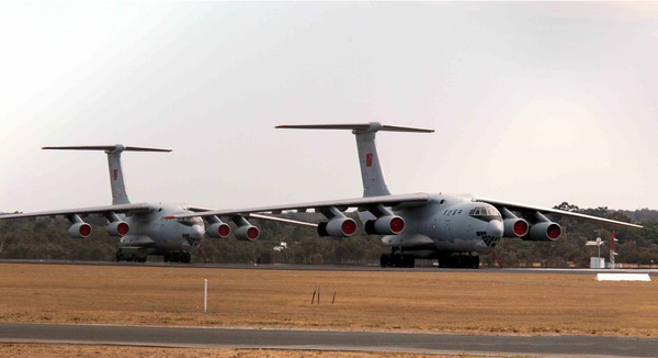 中国运输机抵澳洲空军基地参加搜救2