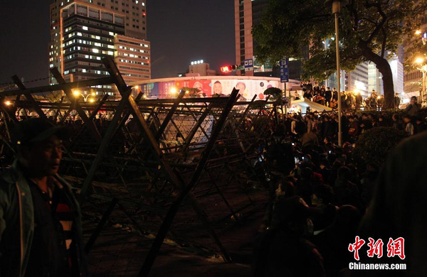 台湾“行政院”遭冲击3 台湾“行政院”遭冲击3