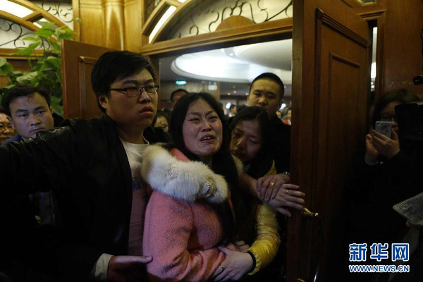 MH370落入南印度洋-乘客家属悲痛不已6