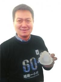 侯琰霖和他的“幼童防霾口罩”雏形。