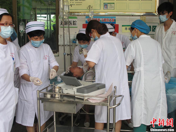 海南一小学组织春游发生车祸-致8名学生当场死亡3