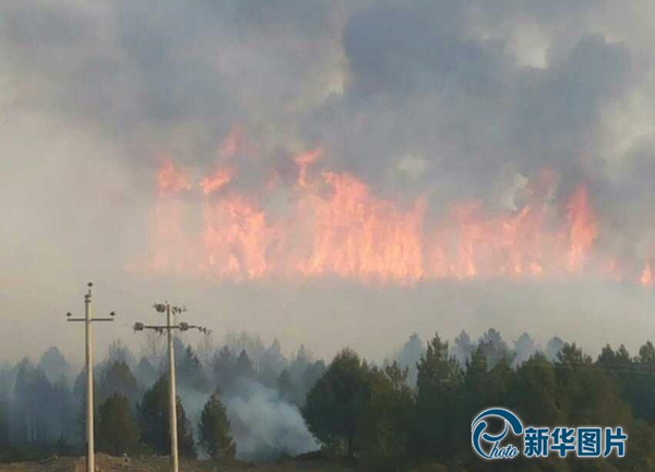 香格里拉一天内发生两起山林大火6