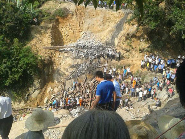 广东高州一大桥坍塌-已致5人死亡3