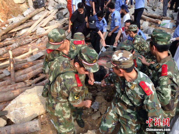 广东高州一大桥坍塌-已致5人死亡5