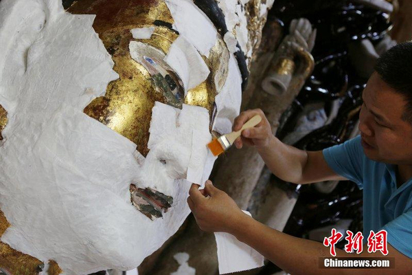重庆大足千手观音贴“面膜”-为修复做准备4