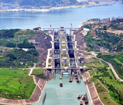 这是5月11日拍摄的三峡工程五级船闸。