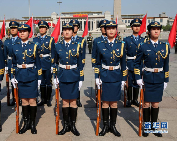 我军首批三军女子仪仗兵亮相外交礼仪-5