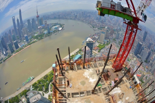 这是5月14日从310米高的塔吊上拍摄的北外滩白玉兰广场主楼65层平台。