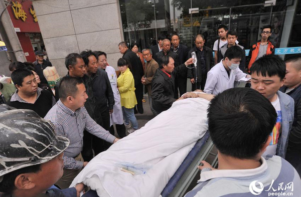 陕西榆林一在建煤矿发生事故-致2人死亡11人被困4