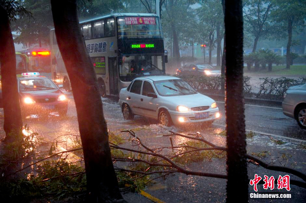 深圳发布暴雨红色预警-2