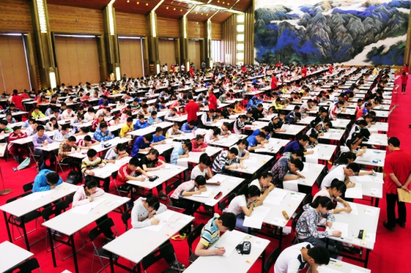 西安千名中学生竞选“考古之星” 1