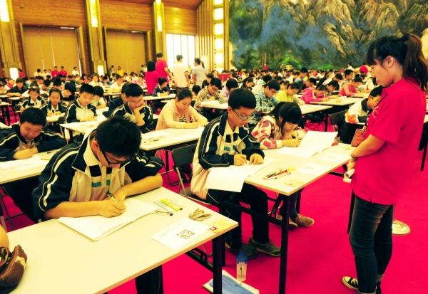 西安千名中学生竞选“考古之星” 2