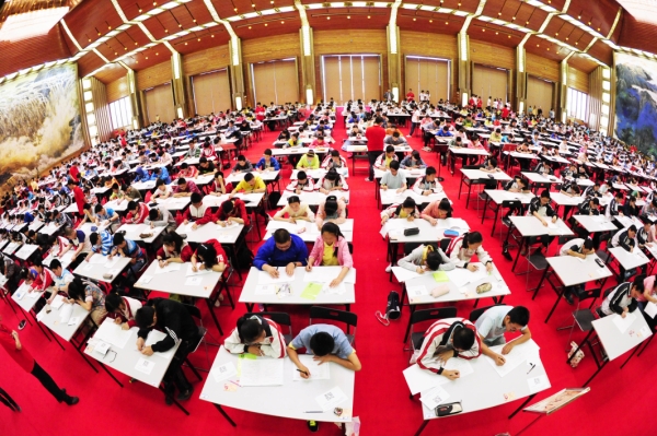 西安千名中学生竞选“考古之星” 3