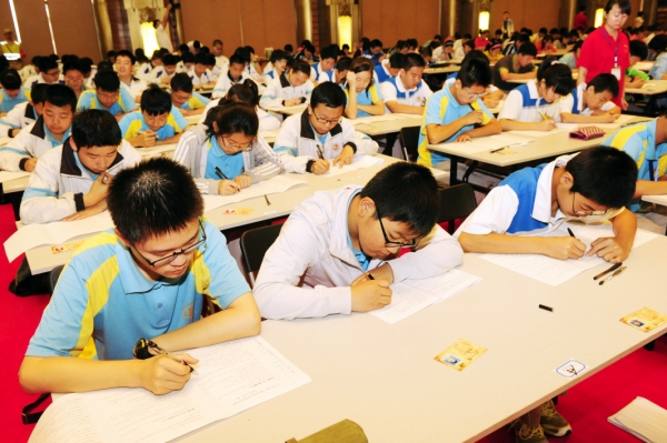 西安千名中学生竞选“考古之星” 4