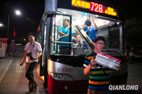 老乘客乘坐末班车挥别“京城最牛公交”728路-3