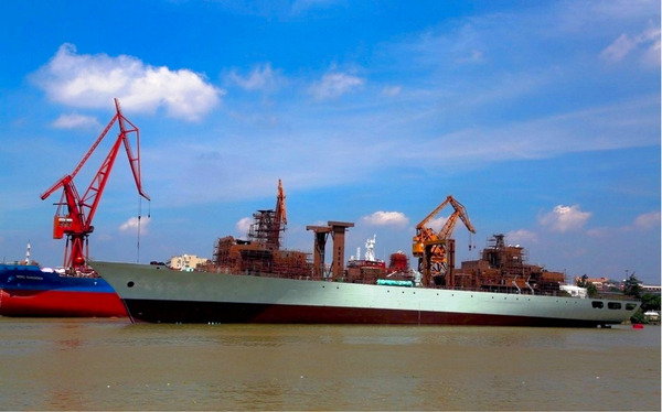 中国海军903型综合补给舰下水-福池级被称航母“奶妈”4