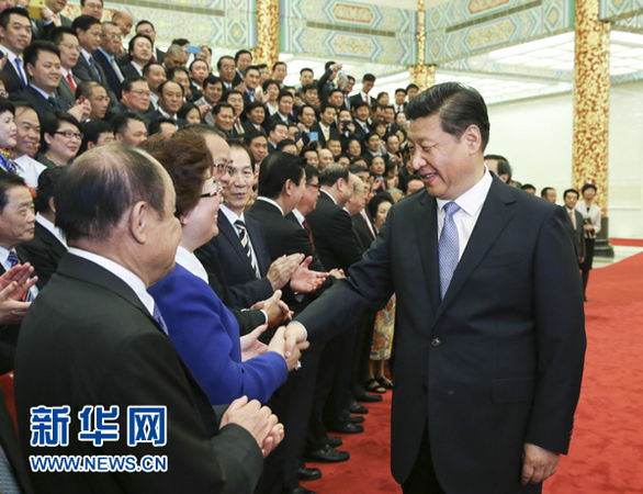 6月6日，中共中央总书记、国家主席习近平在北京会见第七届世界华侨华人社团联谊大会代表。新华社记者 兰红光 摄1