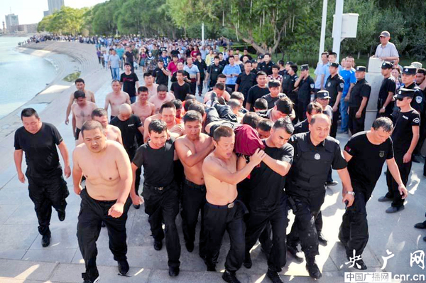 新疆一协警勇救落水民众-不幸溺水身亡4