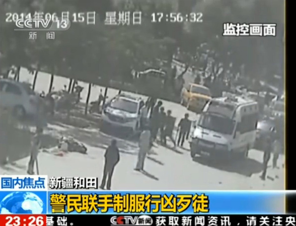 治安巡逻警察赶来助阵。