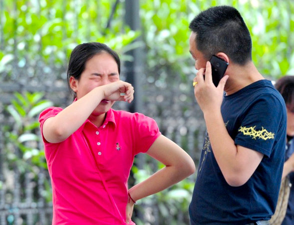 南京“小升初”电脑派位-学生现场哭泣3
