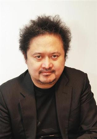 张元，1963年生于江苏，从北京电影学院毕业后，个人集资独立制片，被称为中国第六代著名导演，曾被美国《时代周刊》推选为“21世纪世界百名青年领袖”之一。其代表作品有《东宫西宫》、《绿茶》等。