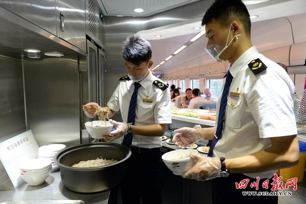 蓉沪动车首发高级软卧似“星级宾馆” 6