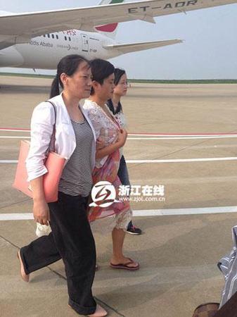 浙江“美女跑路老板”被押解回国 5