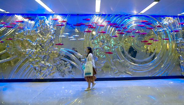 “鱼游”南京地铁站　流光溢彩如梦话水世界-2