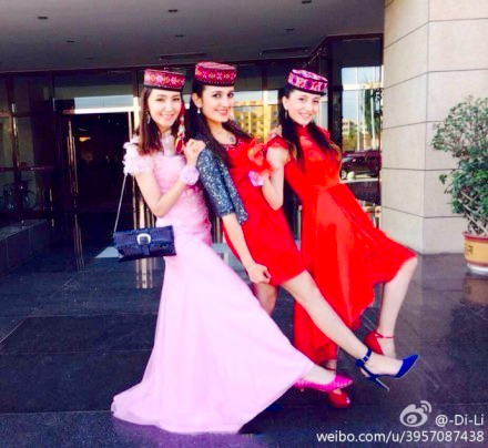 新疆反恐前线美女特警走红-网友：美得冒泡2