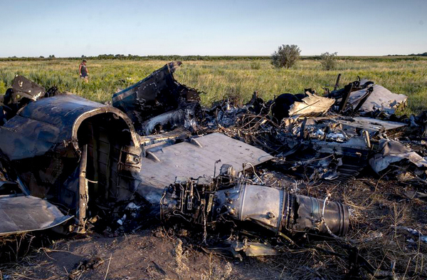 直击马航MH17客机坠毁现场2