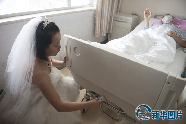 向华求婚成功，小情侣立刻从童话中返回现实，向华不顾忌自己穿着婚纱，像平常一样照顾起李真，李真对她摆出一个“OK”的手势，表示床的高度合适了。未来这对情侣还要面对更多考验。