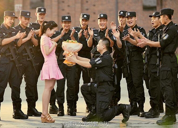 重庆特警婚纱照01