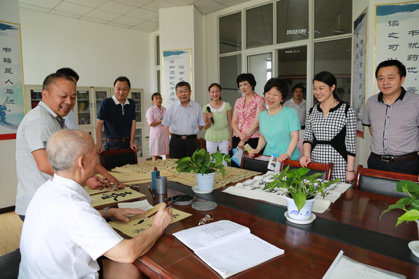 湖北孝感市政协视察城区社区居家养老服务。
