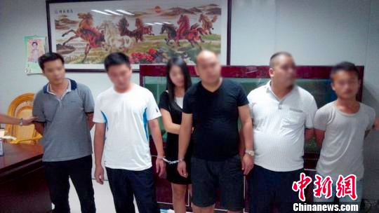 广东一大巴变吸毒卖淫“移动会所”-9人被抓4