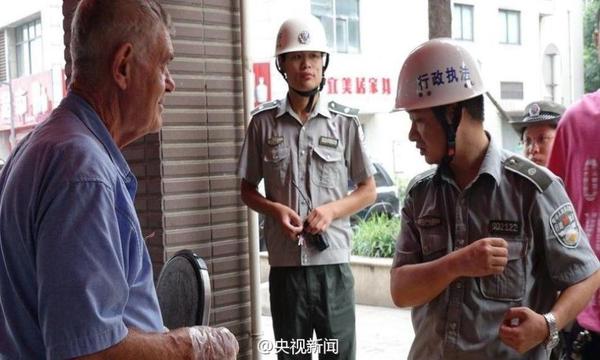 老外无证练摊