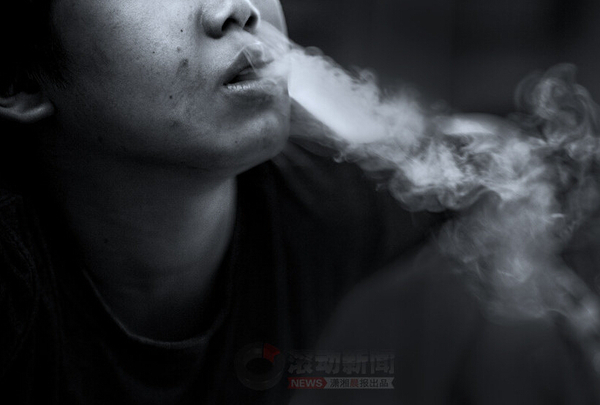 03回忆起自己的经历，小超说：“人哪！会走哪条路，要看被带到哪个方向。”他吐烟的神态老练成熟，完全不属于12岁的少年。