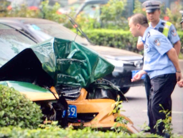 北京一辆出租车撞树致3人死亡-疑因疲劳驾驶5