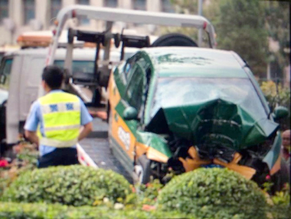 北京一辆出租车撞树致3人死亡-疑因疲劳驾驶4