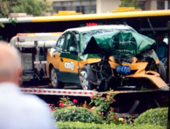 北京一辆出租车撞树致3人死亡-疑因疲劳驾驶3