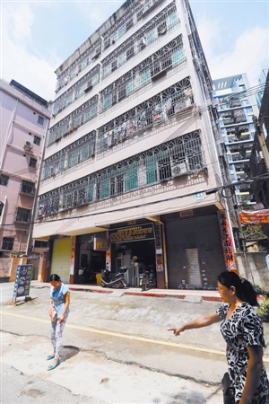 女子厕所产婴抛下6楼-目击者：都碎了5