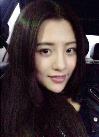 成都95后女生弃学从商 资助10名同学上大学8