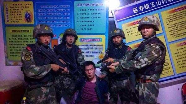 图为被抓获的李海伟。