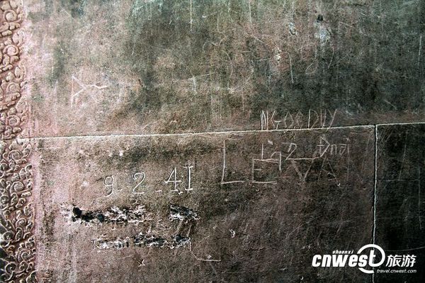 小吴哥庙中，可以看到许多被游客乱刻乱画的痕迹，“到此一游”堪称世界性的顽疾。