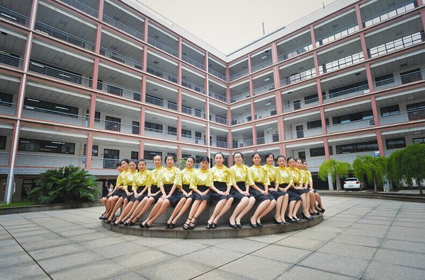 淑女们的大合影造型。
