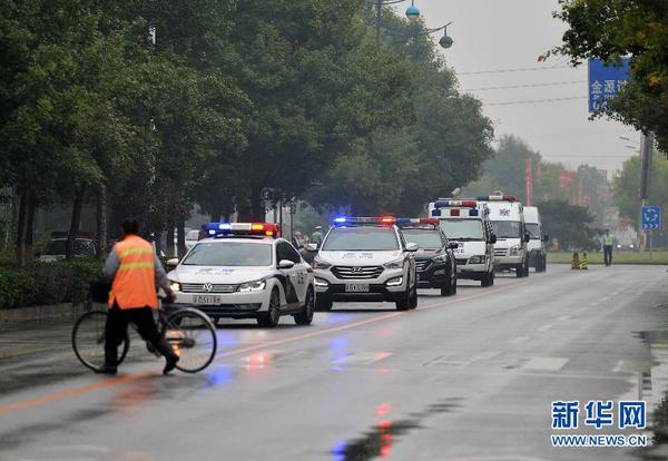 9月24日，押有被告人刘铁男的车队在廊坊经济技术开发区人民法院前的汇源道行驶。