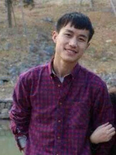 25日，江西南昌理工学院大三学生时子枫在小卖部买方便面时，晕倒猝死。
