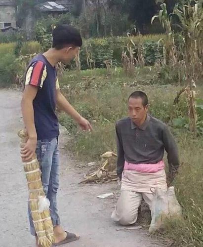 网曝遵义绥阳一中学生把智障人打吓跪地